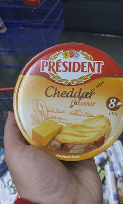 ПРЕЗИДЕНТ - Топено секторно сирене PDT с аромат на Чедър 140гр. /16/